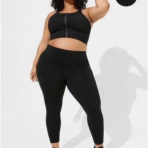 Torrid workout pants size 4